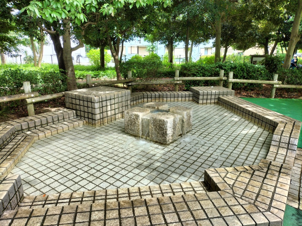 中原平和公園裸足の広場（じゃぶじゃぶ池）
