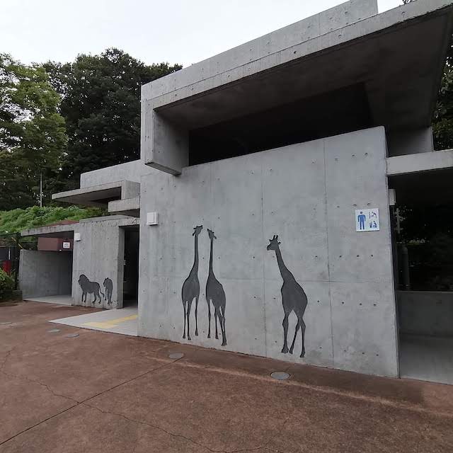 多摩動物公園ライオンカフェ横のトイレ