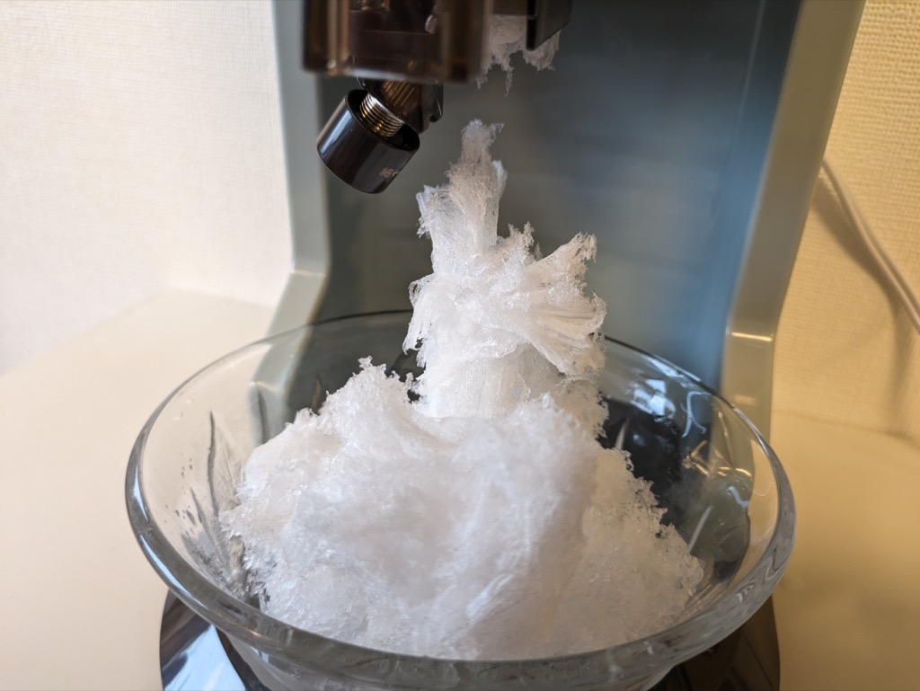 ふわふわかき氷が作れるToffyの電動かき氷機